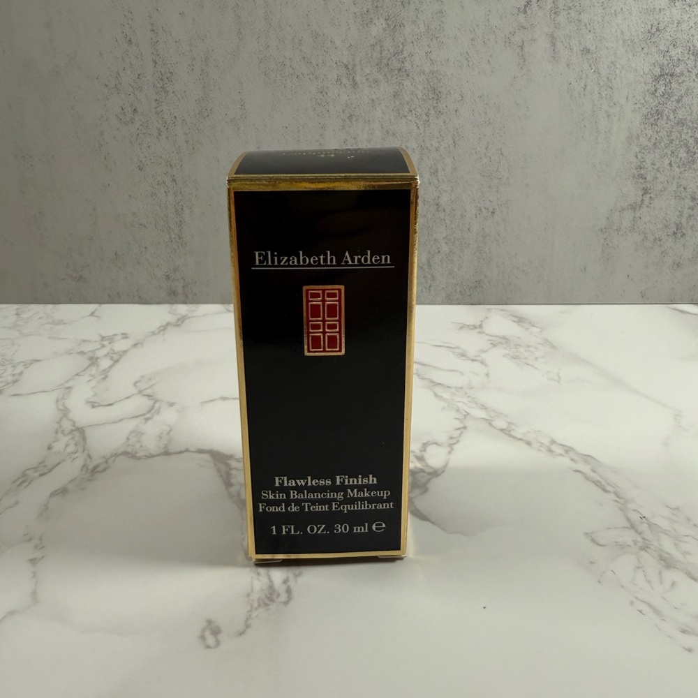 Elizabeth Arden Flawless Finish in Black and Gold